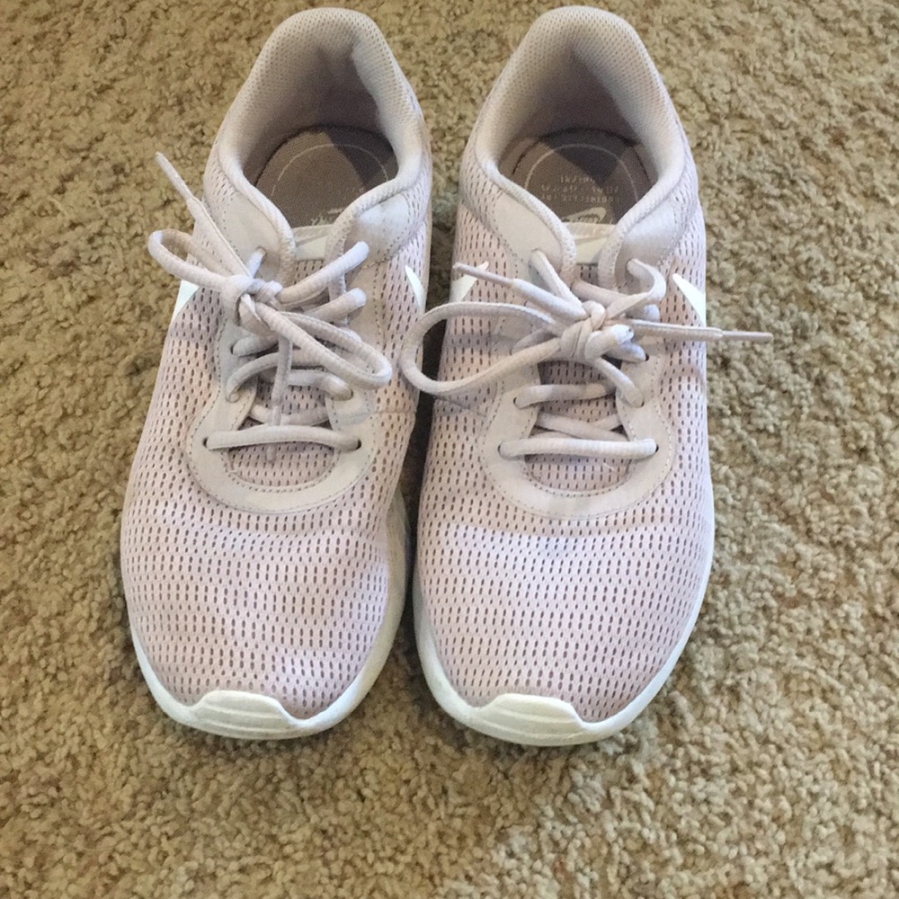 Nike women’s sneakers